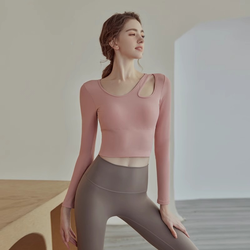 24. Outdoor tight-fitting yoga wear